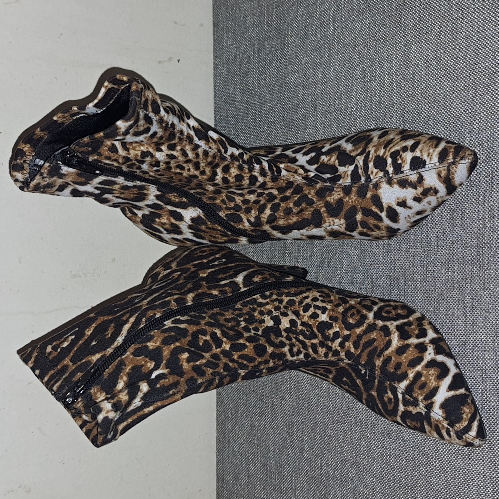 SoME zip-up leopard 4"heel sz 8 boots. Brand new, never worn! Fits like a glove